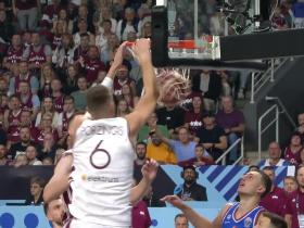 九游娱乐空间-亚特兰大老鹰训练开放日，转会期刷新队史纪录引观众欢呼，欧篮联在即，年轻球员获得机会的简单介绍