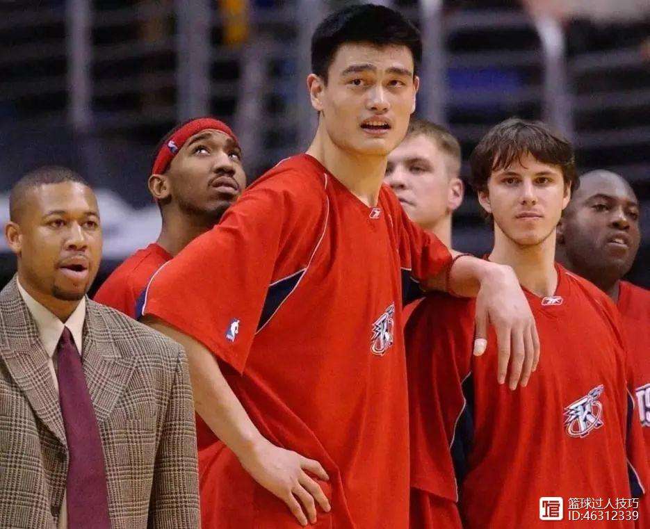 九游官网-包含新疆广汇训练开放日，加时末段复出首秀引欢呼，NBA常规赛在即，更衣室氛围转暖的词条